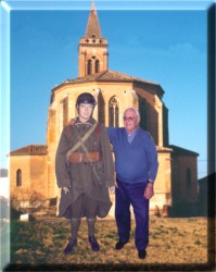 Félicien SERRES présente sa tenue de soldat en 1939...